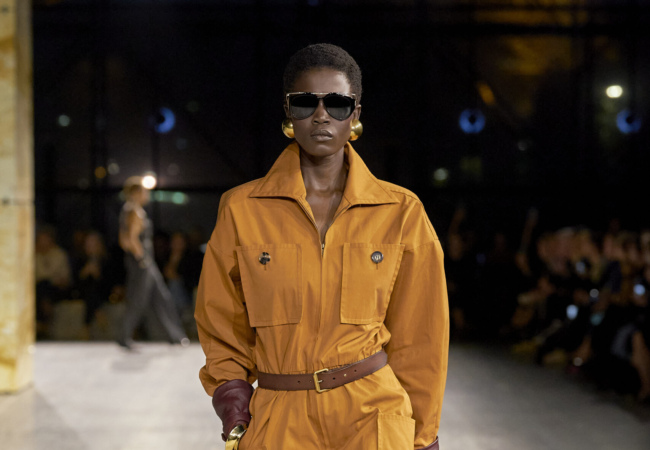 Utility και safari chic με late '70s αέρα ήταν το show για την SS' 24 του Saint Laurent 