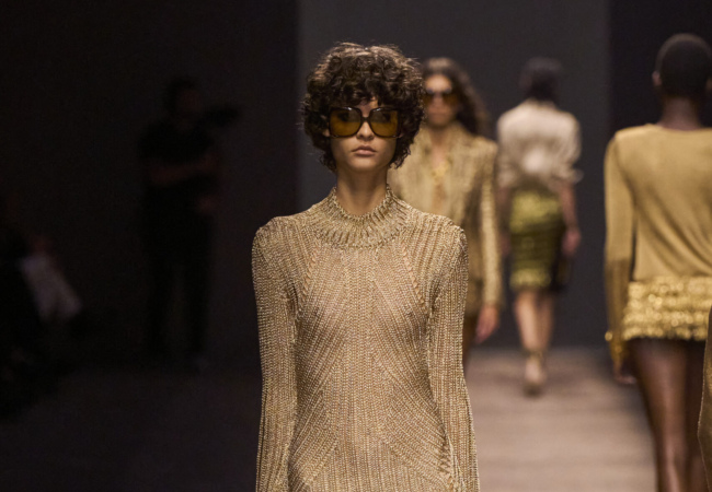 Lurex: Η τάση των 80s επιστρέφει για να φωτίσει τα χειμερινά outfits