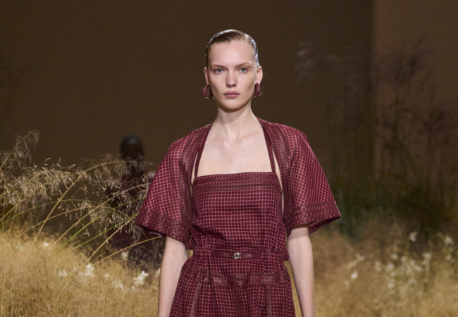 Το finale της Sarah Burton για τον McQueen και η αρχή της Louise Trotter για τον Carven