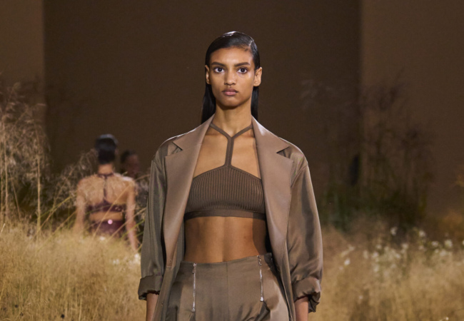 Το finale της Sarah Burton για τον McQueen και η αρχή της Louise Trotter για τον Carven
