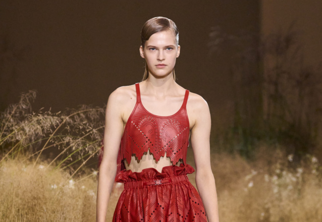 Το finale της Sarah Burton για τον McQueen και η αρχή της Louise Trotter για τον Carven