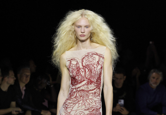 Το finale της Sarah Burton για τον McQueen και η αρχή της Louise Trotter για τον Carven