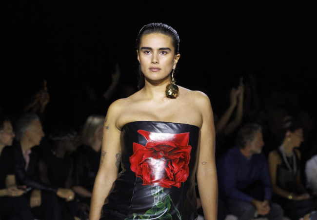 Το finale της Sarah Burton για τον McQueen και η αρχή της Louise Trotter για τον Carven