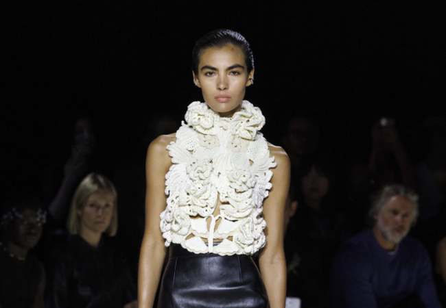 Το finale της Sarah Burton για τον McQueen και η αρχή της Louise Trotter για τον Carven