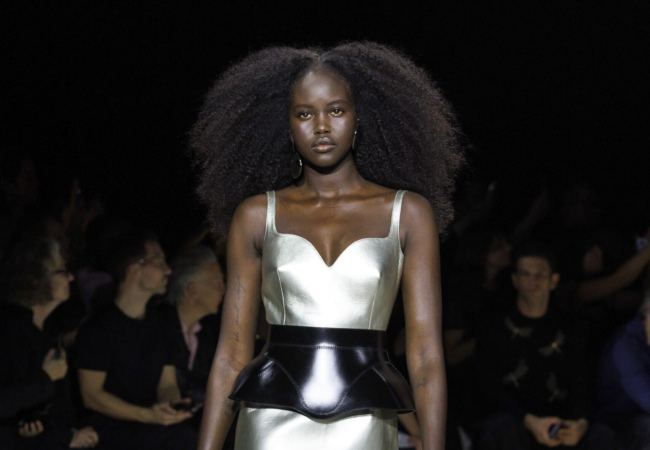 Το finale της Sarah Burton για τον McQueen και η αρχή της Louise Trotter για τον Carven