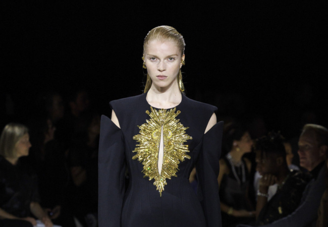 Το finale της Sarah Burton για τον McQueen και η αρχή της Louise Trotter για τον Carven
