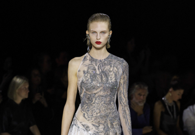 Το finale της Sarah Burton για τον McQueen και η αρχή της Louise Trotter για τον Carven