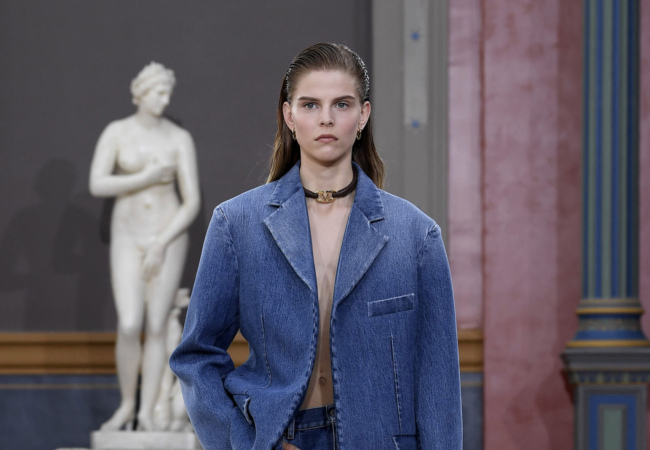 Valentino LÉcole: Μια συλλογή για την ελευθερία των γυναικών να επιλέγουν