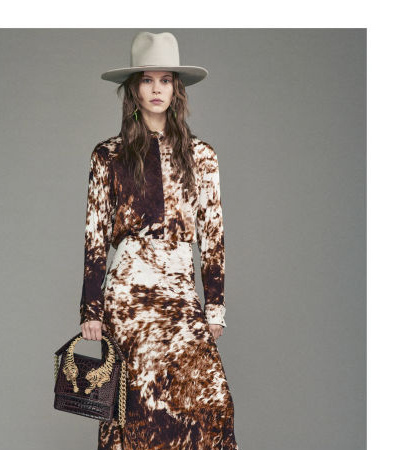 Η Pre-Fall '24 συλλογή του Roberto Cavalli μας ταξιδεύει σε μακρινά, εξωτικά τοπία