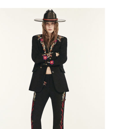 Η Pre-Fall '24 συλλογή του Roberto Cavalli μας ταξιδεύει σε μακρινά, εξωτικά τοπία