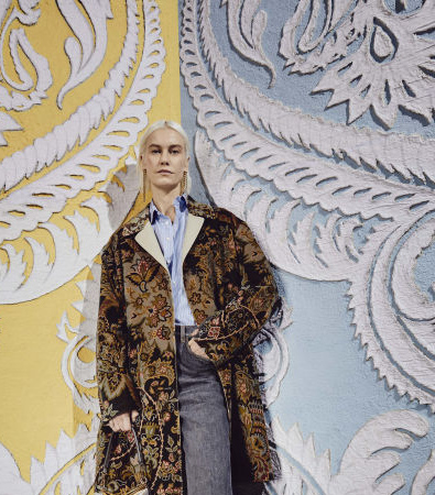 Η Pre-Fall '24 του Etro μετατρέπει τον μαξιμαλισμό σε μινιμαλισμό μέσα από ένα μοναδικό mixing