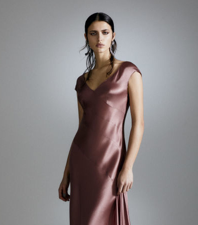 Η sophisticated daywear Pre-Fall 2024 συλλογή της Alberta Ferretti εστιάζει στις ανάγκες μας