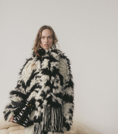 Η Stella McCartney δημιουργεί μια Pre-Fall 2024 συλλογή που υμνεί το ζωϊκό βασίλειο