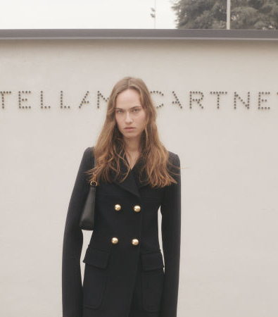 Η Stella McCartney δημιουργεί μια Pre-Fall 2024 συλλογή που υμνεί το ζωϊκό βασίλειο