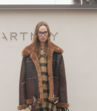 Η Stella McCartney δημιουργεί μια Pre-Fall 2024 συλλογή που υμνεί το ζωϊκό βασίλειο