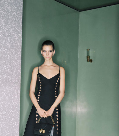 Η συλλογή Valentino Pre-Fall 2024 του Pierpaolo Piccioli είναι η αναζήτηση για χάρη και ευγένεια