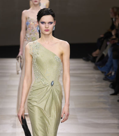 Giorgio Armani Privé Couture S24: Ένα φανταστικό ταξίδι από τη Δύση στην Ανατολή