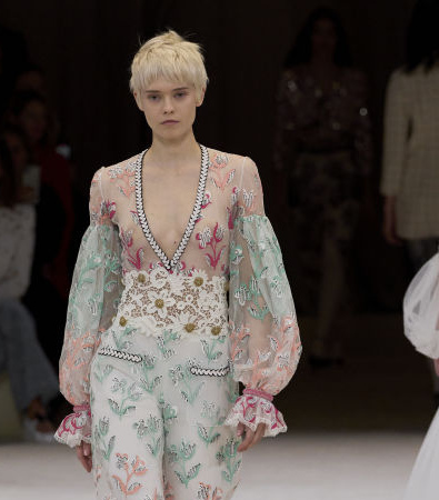 Chanel Couture Spring 2024: Μια αιθέρια συλλογή με έμπνευση από μπαλέτο