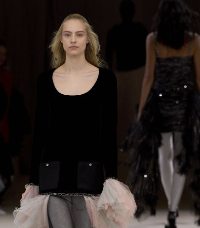 Chanel Couture Spring 2024: Μια ανάλαφρη συλλογή με έμπνευση από το μπαλέτο