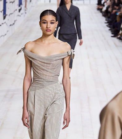 Το show Dior Haute Couture SS 2024 ήταν μια ωδή στο moiré ύφασμα