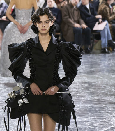 Jean Paul Gaultier Couture Άνοιξη 2024: Η αναπάντεχη μεταμόρφωση του εμβληματικού κωνικού σουτιέν