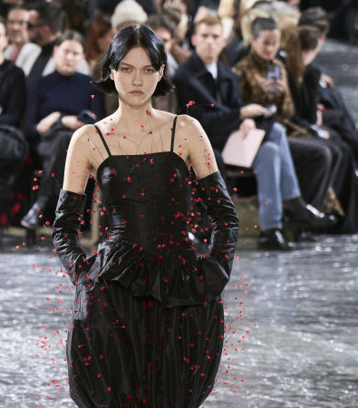 Jean Paul Gaultier Couture Άνοιξη 2024: Η αναπάντεχη μεταμόρφωση του εμβληματικού κωνικού σουτιέν