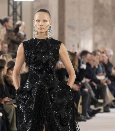 Schiaparelli Couture Άνοιξη 2024: Παντρεύοντας την Αστρονομία με την Άγρια Δύση