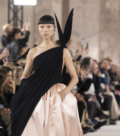 Schiaparelli Couture Άνοιξη 2024: Παντρεύοντας την Αστρονομία με την Άγρια Δύση