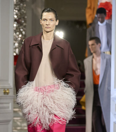 Colorful explosion: Μια θάλασσα από χρώματα στο show Haute Couture S'24 του Valentino