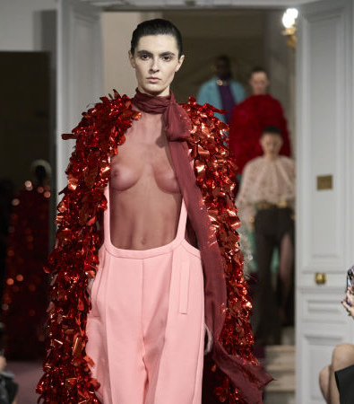 Colorful explosion: Μια θάλασσα από χρώματα στο show Haute Couture S'24 του Valentino