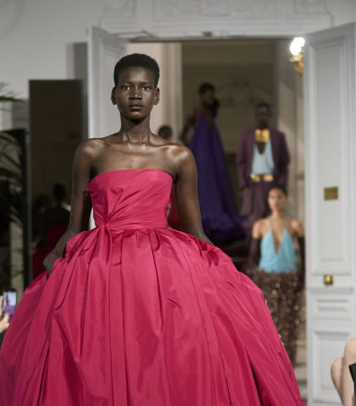 Colorful explosion: Μια θάλασσα από χρώματα στο show Haute Couture S'24 του Valentino