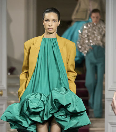 Colorful explosion: Μια θάλασσα από χρώματα στο show Haute Couture S'24 του Valentino