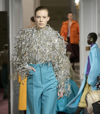 Colorful explosion: Μια θάλασσα από χρώματα στο show Haute Couture S'24 του Valentino