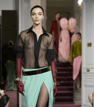 Colorful explosion: Μια θάλασσα από χρώματα στο show Haute Couture S'24 του Valentino