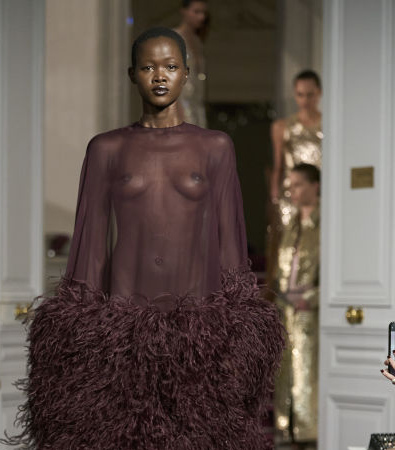 Colorful explosion: Μια θάλασσα από χρώματα στο show Haute Couture S'24 του Valentino