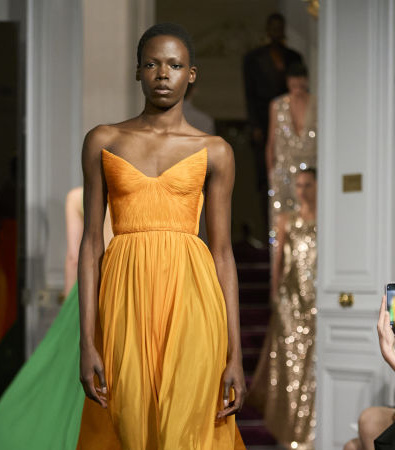 Colorful explosion: Μια θάλασσα από χρώματα στο show Haute Couture S'24 του Valentino