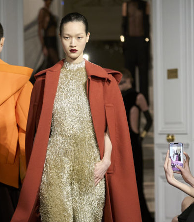 Colorful explosion: Μια θάλασσα από χρώματα στο show Haute Couture S'24 του Valentino