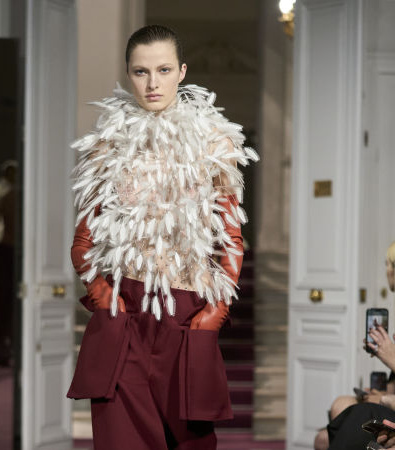 Colorful explosion: Μια θάλασσα από χρώματα στο show Haute Couture S'24 του Valentino