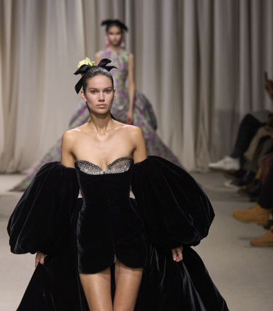 Giambattista Valli Haute Couture SS'24: Μια ονειρική συλλογή γεμάτη λουλούδια