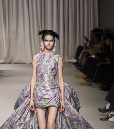 Giambattista Valli Haute Couture SS'24: Μια ονειρική συλλογή γεμάτη λουλούδια