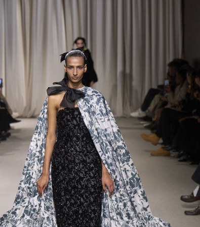 Giambattista Valli Haute Couture SS'24: Μια ονειρική συλλογή γεμάτη λουλούδια