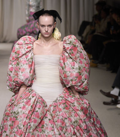 Giambattista Valli Haute Couture SS'24: Μια ονειρική συλλογή γεμάτη λουλούδια