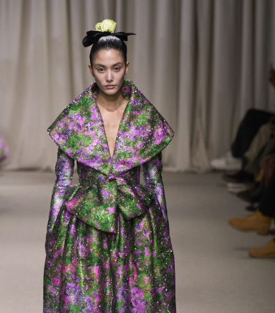 Giambattista Valli Haute Couture SS'24: Μια ονειρική συλλογή γεμάτη λουλούδια