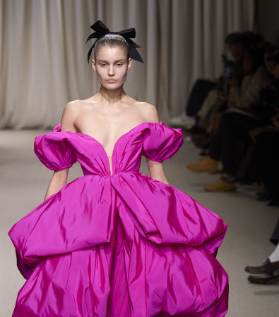 Giambattista Valli Haute Couture '24: Μια ονειρική συλλογή γεμάτη λουλούδια