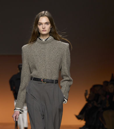 Bottega Veneta FW '24: Η ανθρώπινη πλευρά του ντυσίματος σε έναν κόσμο που φλέγεται