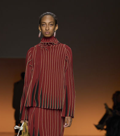 Bottega Veneta FW '24: Η ανθρώπινη πλευρά του ντυσίματος σε έναν κόσμο που φλέγεται