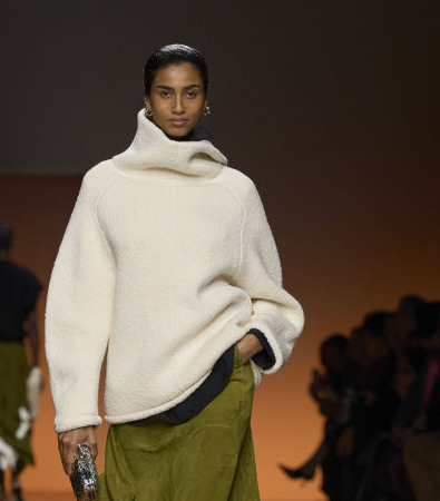 Bottega Veneta FW '24: Η ανθρώπινη πλευρά του ντυσίματος σε έναν κόσμο που φλέγεται