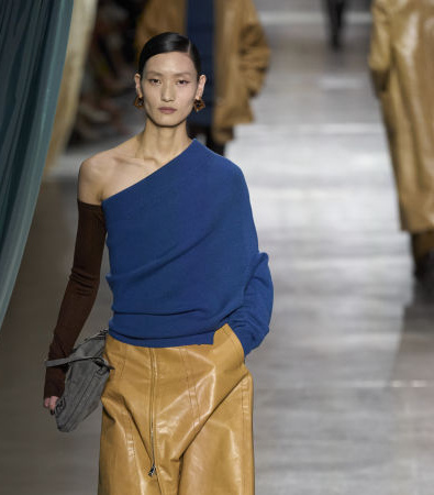 Fendi FW '24: Η βρετανική εκκεντρικότητα συναντά την ιταλική κομψότητα