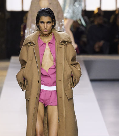 Gucci FW '24: Μια μοναδική συλλογή που αποτύπωσε το απρόσμενο στο αναμενόμενο συνηθισμένο