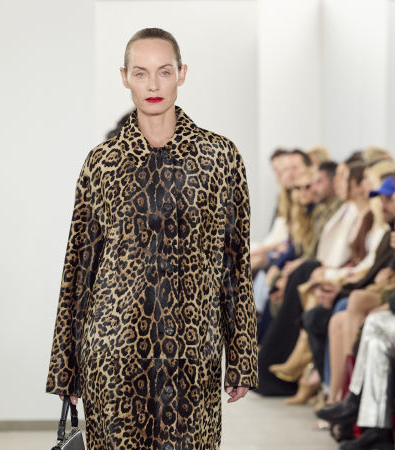 Ο Michael Kors σχεδιάζει την πιο «Timeless» συλλογή για το φθινόπωρο '24